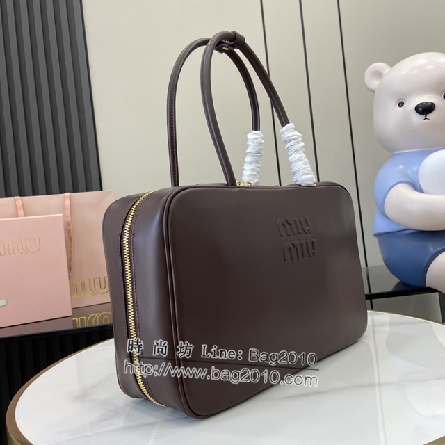 miumiu專櫃繆繆最新款原廠公事包Beau手袋手提包 jh2337型號：5bb117，5bb163